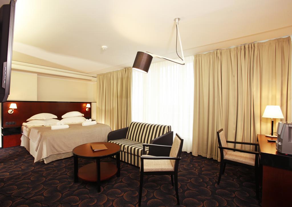 Deluxe - Kahden hengen huone - Double - Sis. pääsyn spa-tilaan